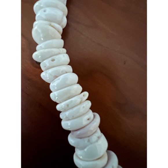 Vintage Hawaiian Puka Shell Necklace. - Picture 7 of 10